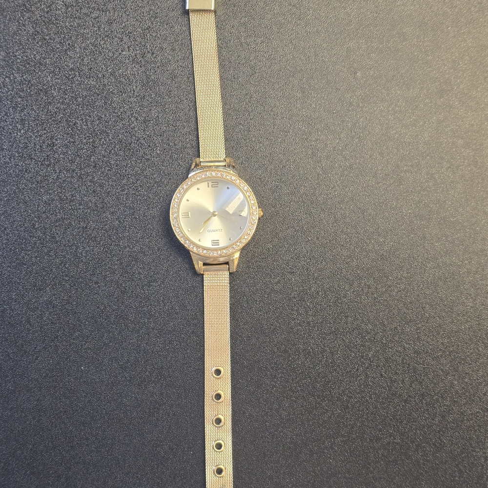 Gold-tone Crystal Accent Mesh Strap Watch, Vintage 90s.